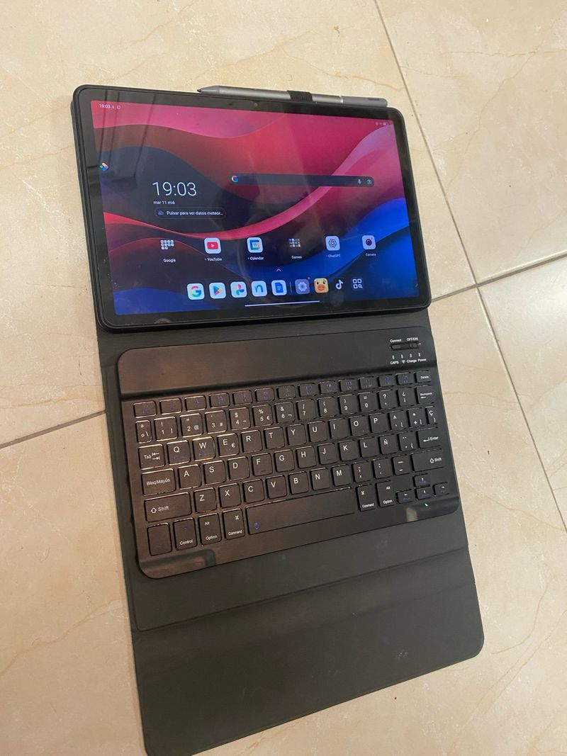 Tablet Lenovo con Teclado, pen y funda afbeelding 2