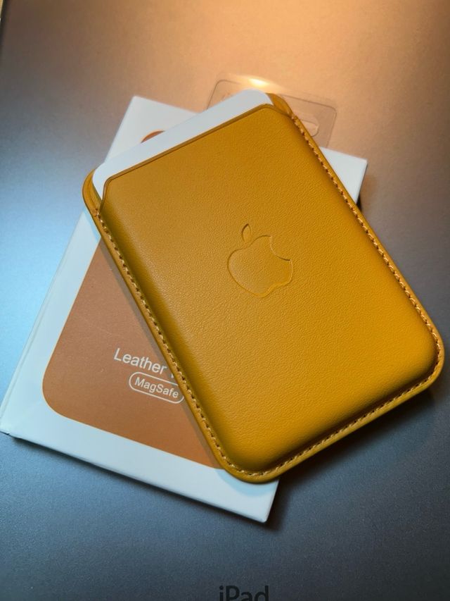 Funda Apple Leather MagSafe Mostaza