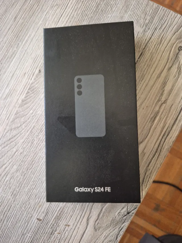 Samsung Galaxy S24 FE Caja Negra