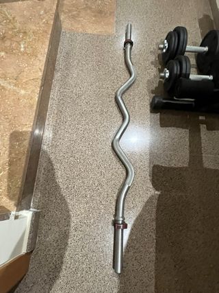 Banco reclinable, barra Z y mancuernas 24kg