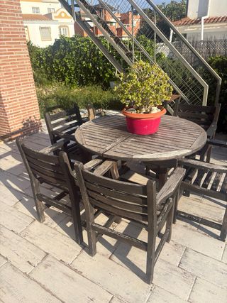 Mesa y sillas de exterior