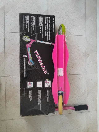 Patinete infantil Tijuana rosa y blanco, muy bueno