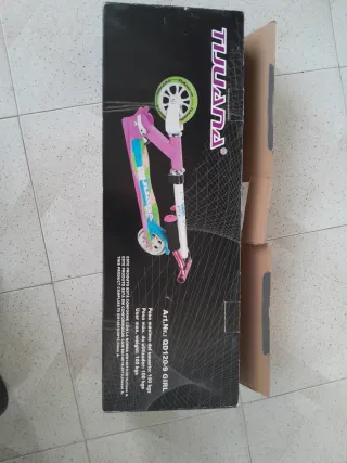 Patinete infantil Tijuana rosa y blanco, muy bueno