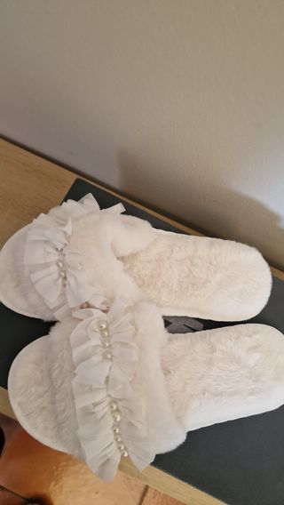 Zapatillas de novia blancas