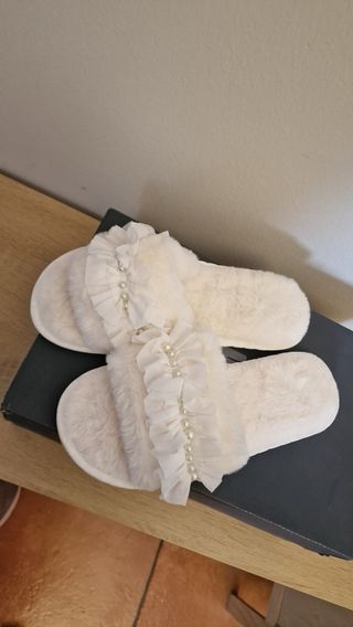 Zapatillas de novia blancas