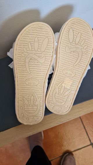 Zapatillas de novia blancas