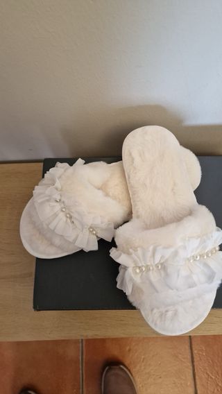 Zapatillas de novia blancas