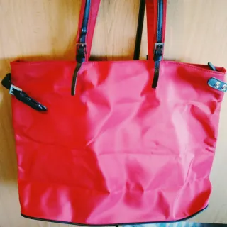 Bolso de viaje rojo, nuevo.