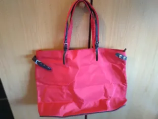 Bolso de viaje rojo, nuevo.