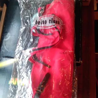 Bolso de viaje rojo, nuevo.