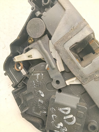 CERRADURA PUERTA DELANTERA DERECHA FORD FOCUS BER