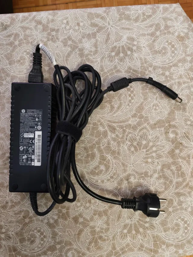 Cargador HP 135w