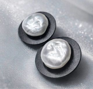 Pendientes perla y aro negro