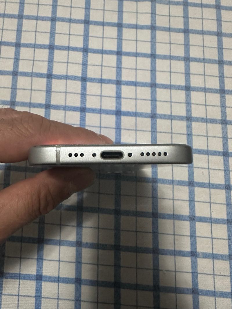 iPhone 15 azul celeste afbeelding 4