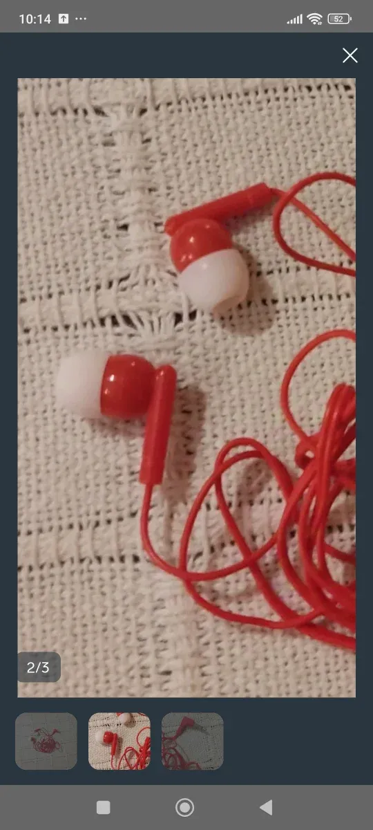 Auriculares rojos y blancos para móvil o MP3