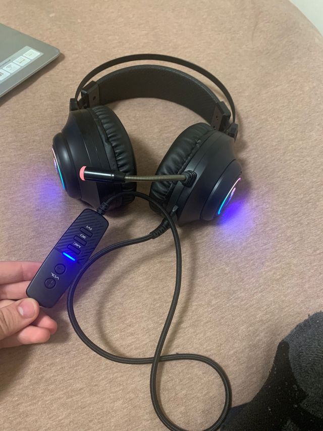 Auriculares Gaming con RGB y Control