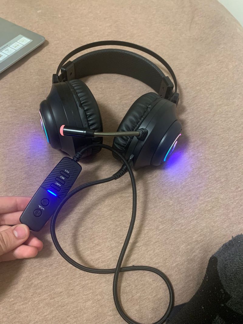Auriculares Gaming con RGB y Control