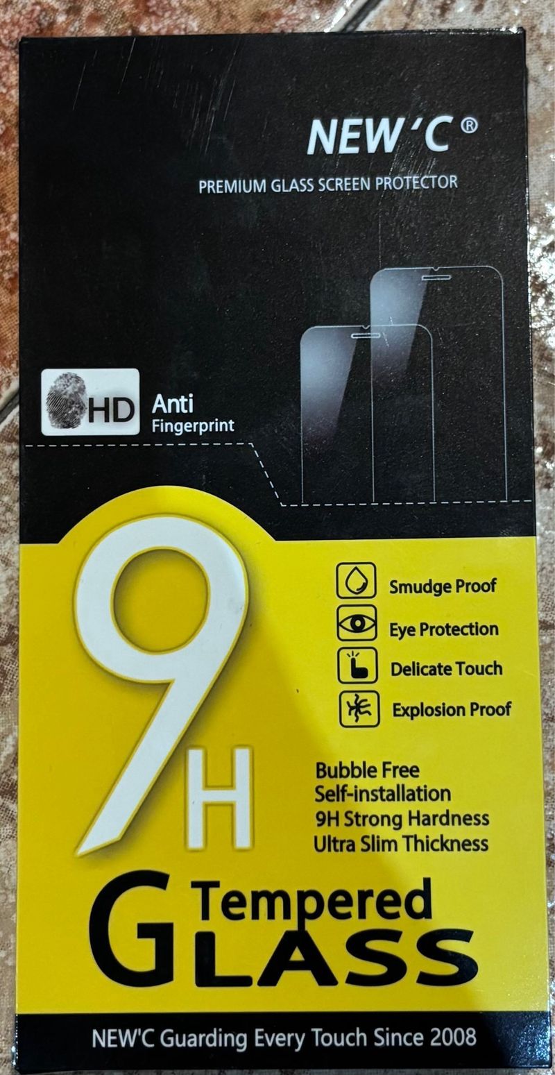 Protector Pantalla NEW'C iPhone 15/16, vienen 3
