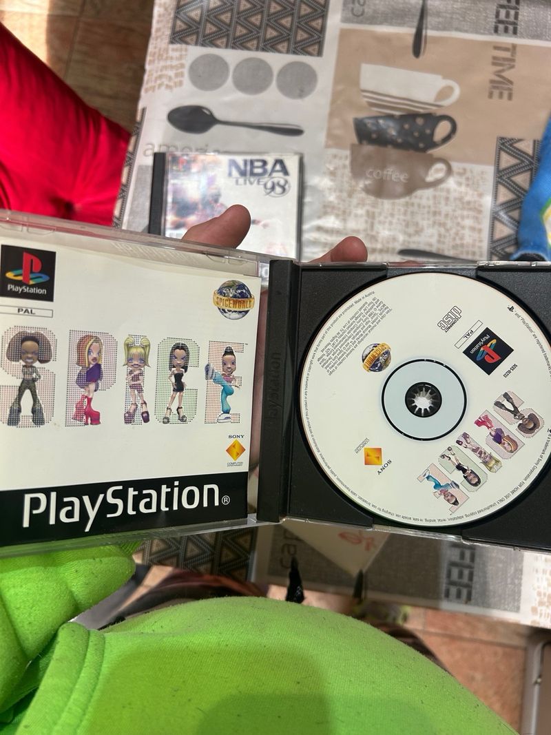 Juegos de PlayStation 1: NBA Live, Ridge Racer afbeelding 3