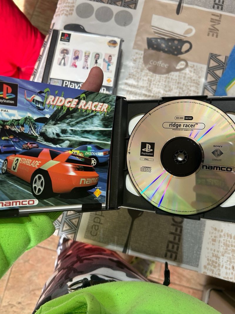 Juegos de PlayStation 1: NBA Live, Ridge Racer afbeelding 4
