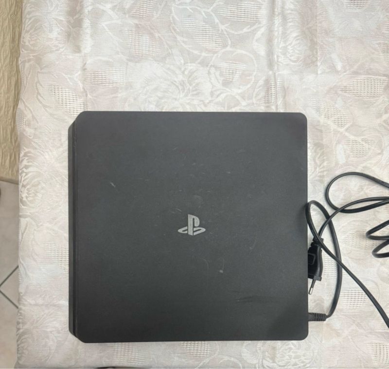 Playstation 4 Slim Negra con controlador afbeelding 2