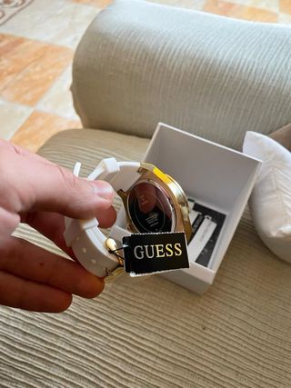 Reloj Guess Dorado con Cristales Nuevo