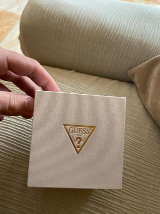 Reloj Guess Dorado con Cristales Nuevo