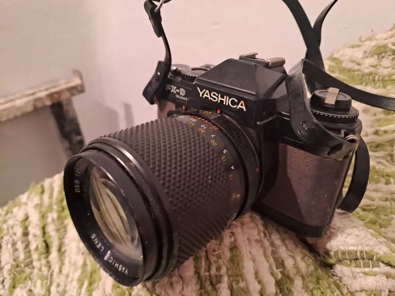 2 Cámaras Yashica + 3 Objetivos + 2 Filtros