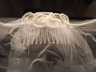 Traje de novia romántico, velo y can can.