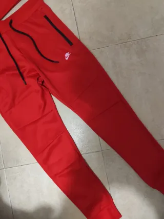 Conjunto deportivo Nike rojo