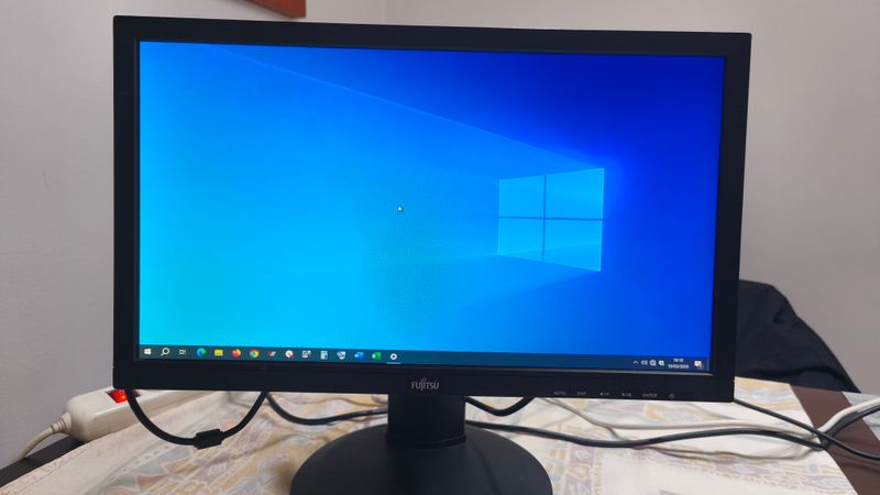 Monitor Fujitsu Negro