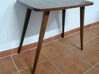 Mesita auxiliar estilo Mid Century