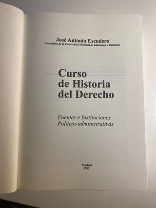 Curso de historia del derecho : fuentes e insti...