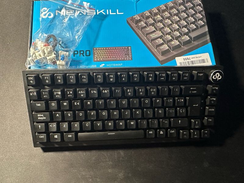 Teclado gaming Newskill Pyros Pro NUEVO + estuche