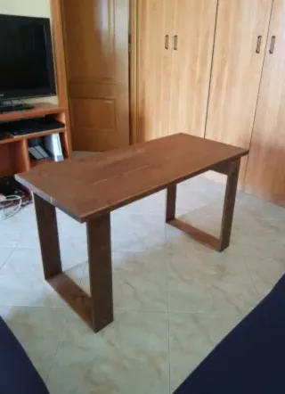 Mesa de madera rústoca