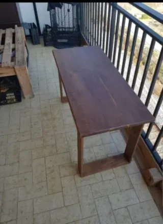 Mesa de madera rústoca