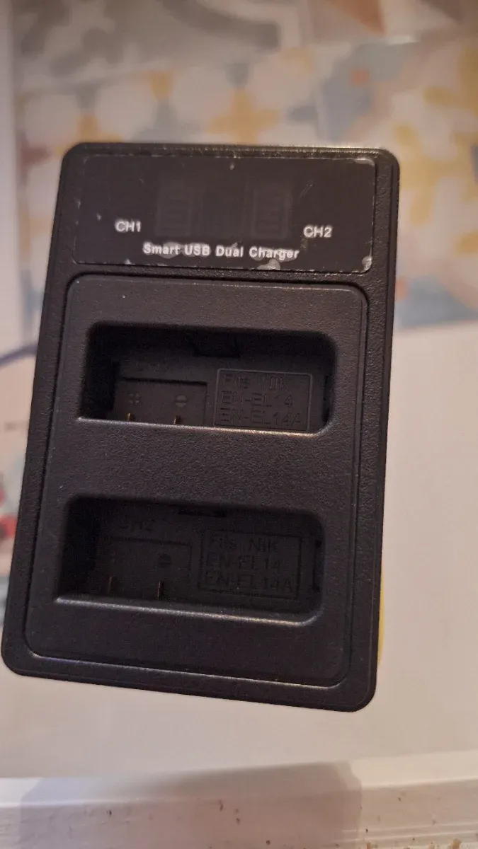 Cargador de batería USB dual con pantalla LCD