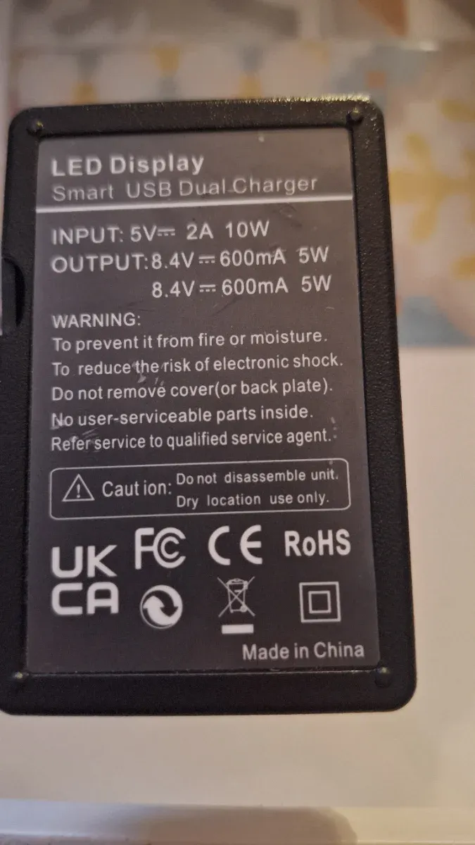 Cargador de batería USB dual con pantalla LCD afbeelding 3