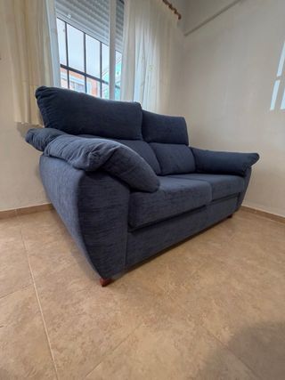 Sofá biplaza azul de tela