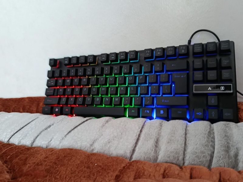 Teclado Gamer RGB – 87 teclas como NUEVO afbeelding 4