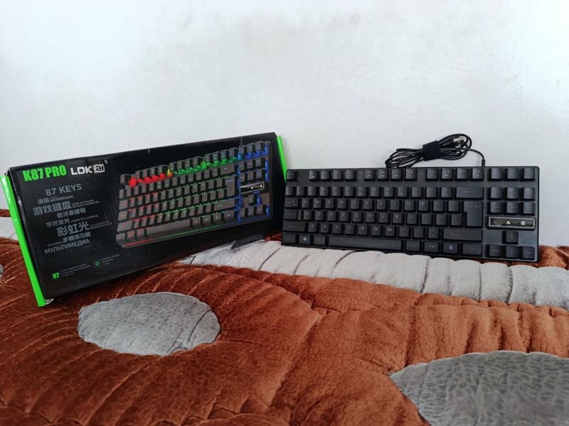 Teclado Gamer RGB – 87 teclas como NUEVO afbeelding 2