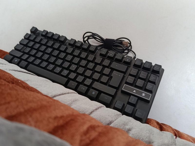 Teclado Gamer RGB – 87 teclas como NUEVO afbeelding 3