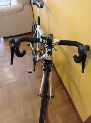 Bicicleta de carretera MMR de carbono