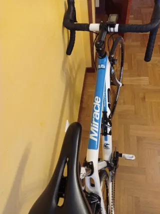 Bicicleta de carretera MMR de carbono