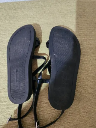 Sandalias Bershka negras tiras talla 37