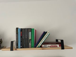 Dos estanterías madera y metal