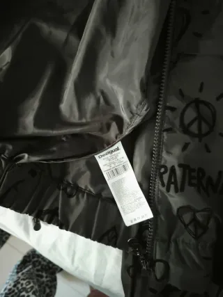 Cortavientos Desigual con capucha y cremallera Neg