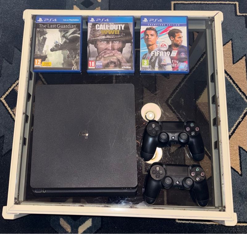 PS4 1TB + 2 mandos + 3 juegos
