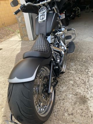 Harley Davidson Fat Boy Negra y Plata