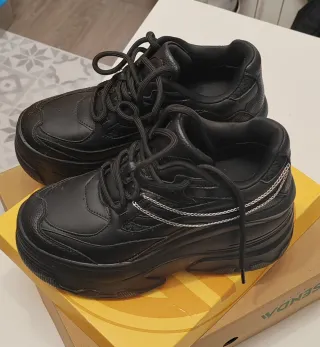 Zapatillas plataforma Bershka negras
